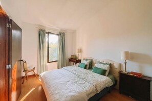 4 chambres, fer et planche à repasser, Wi-Fi, literie fournie