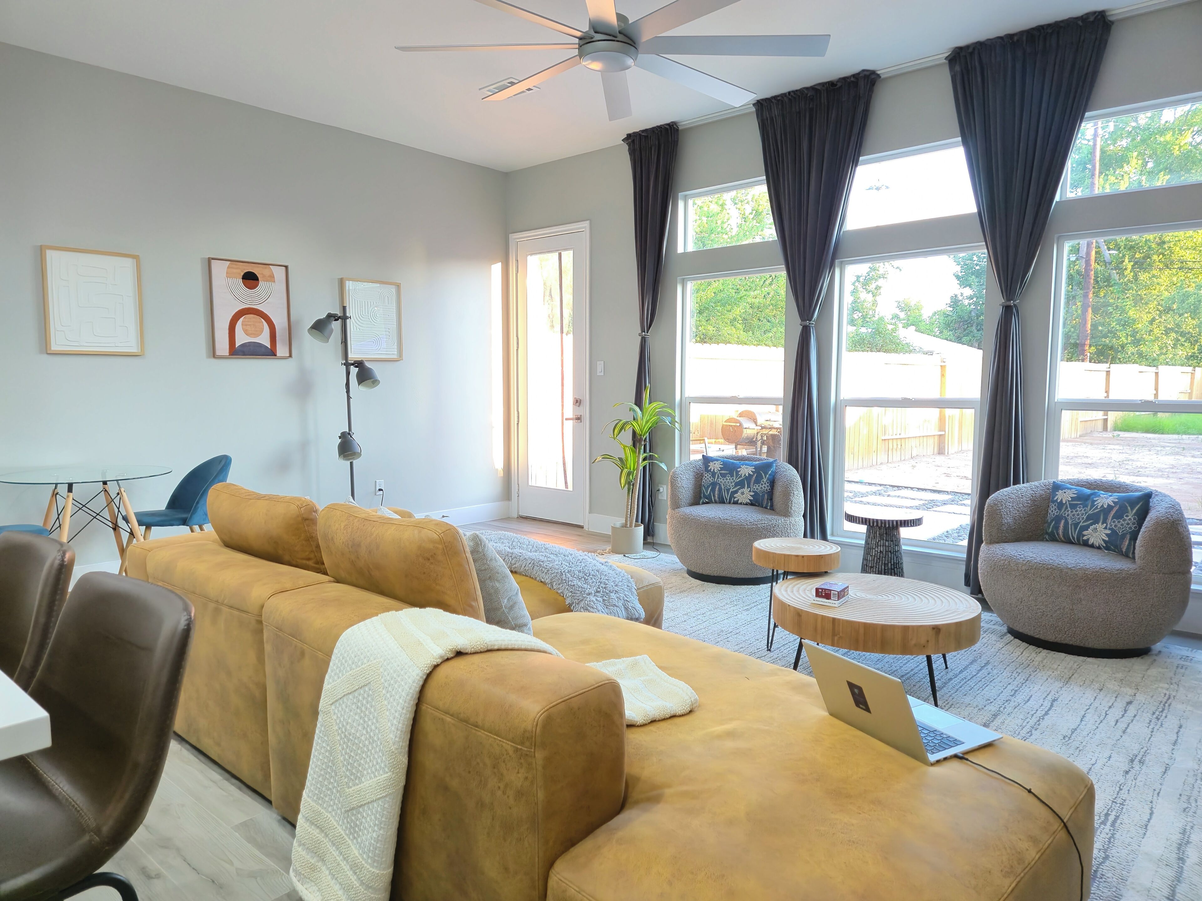 Smart TV, fireplace, books, music library