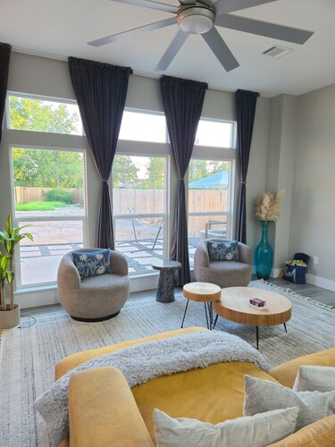 The Pershing PAD, 3BR , Sleeps 10, Huge backyard, Outdoor Games