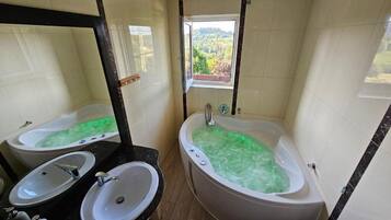 Apartment, Balcony | Bathroom