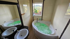 Apartment, Balkon | Badezimmer