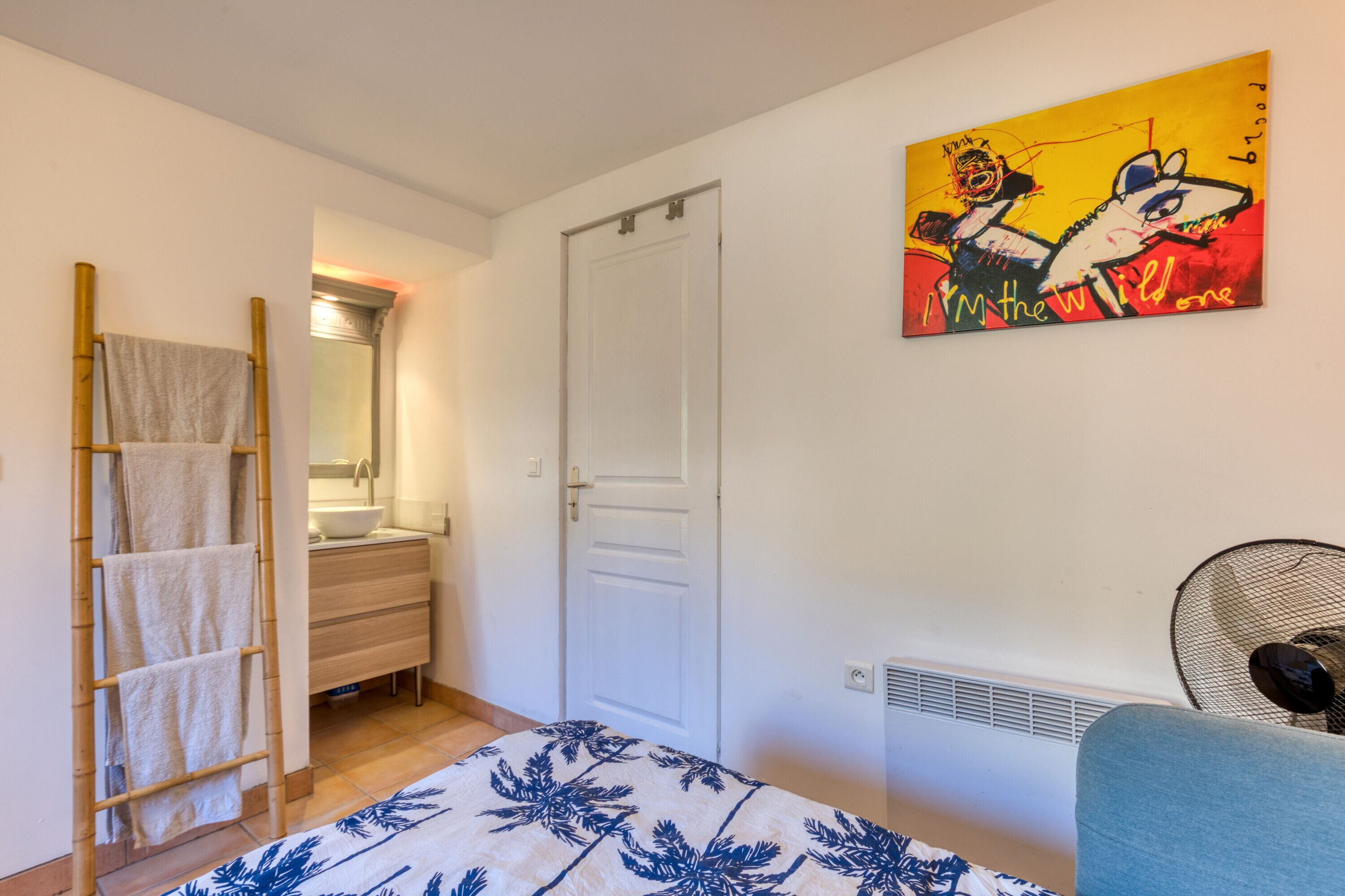 2 habitaciones, tabla de planchar con plancha, wifi y ropa de cama 