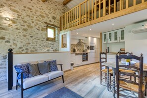 Interior - Gîte de la riviere, beautiful village house (with artist studio) (Villemagne-l'Argentière)