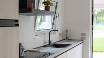 Kühlschrank, Mikrowelle, Herdplatte, Geschirrspüler