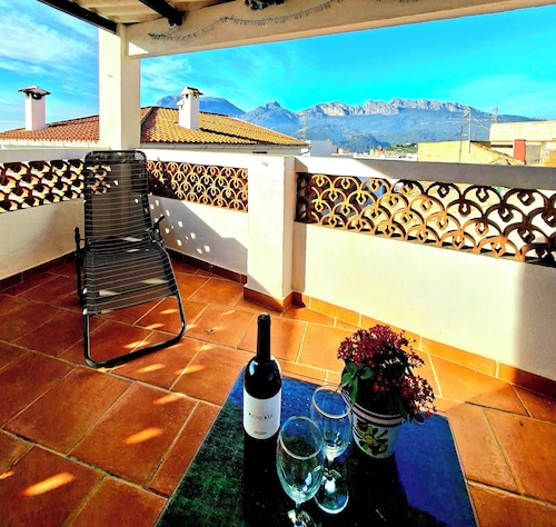Romantic Spanish house, Casa Amarilla in Costa Blanca, mountain views