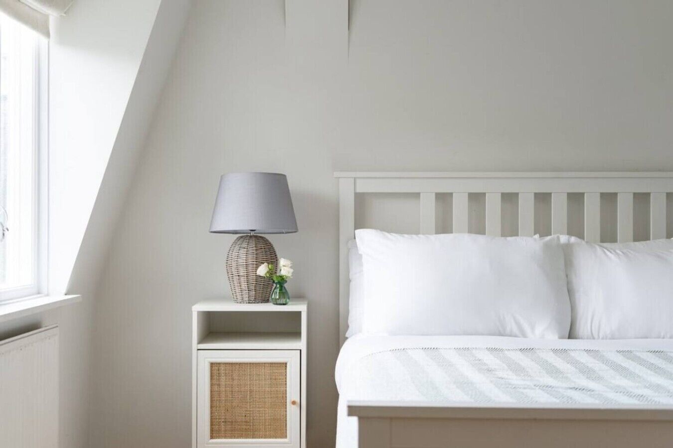Desk, iron/ironing board, WiFi, bed sheets