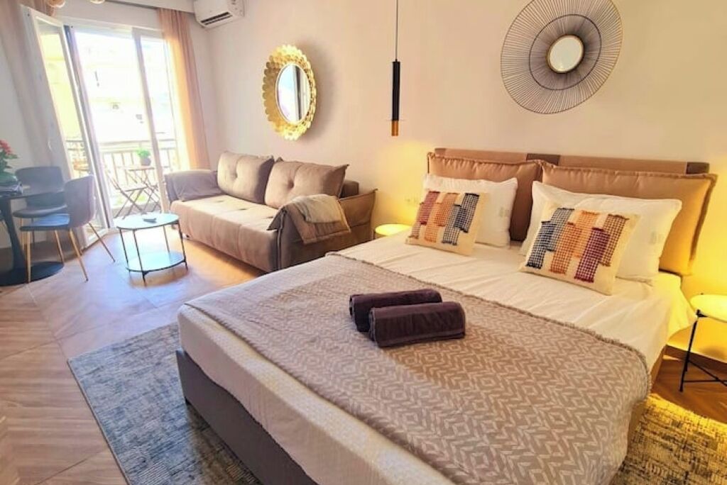 Tabla de planchar con plancha, wifi y ropa de cama 