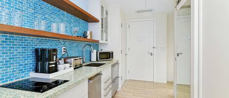 Fridge, microwave, stovetop, dishwasher