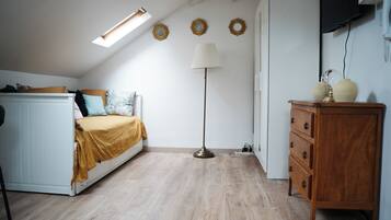 1 bedroom, iron/ironing board, WiFi, bed sheets