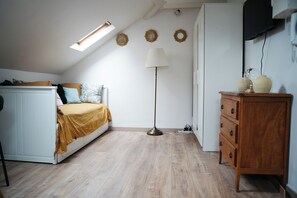 1 chambre, fer et planche à repasser, Wi-Fi, literie fournie