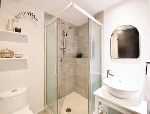 Shower, towels