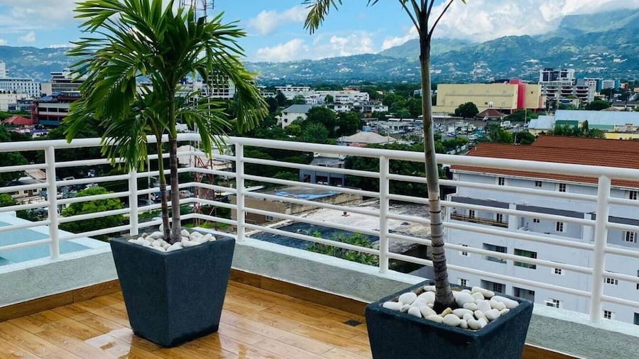 1 Bedroom Mountain Retreat New Kingston