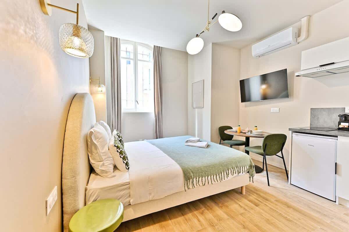 Iron/ironing board, WiFi