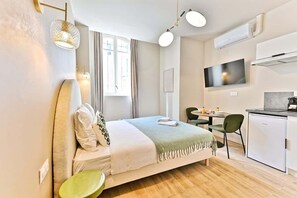 Iron/ironing board, WiFi