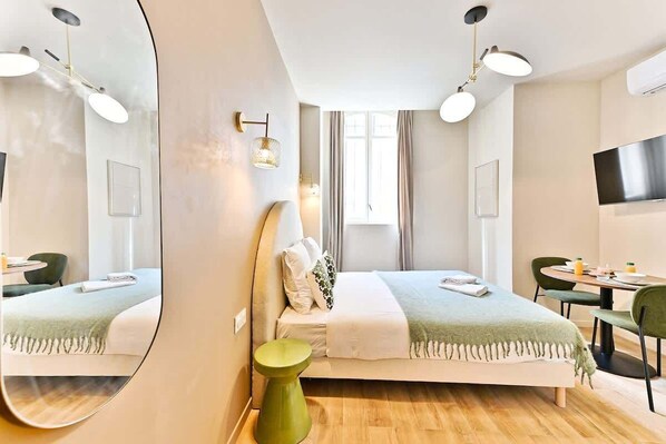 Iron/ironing board, WiFi