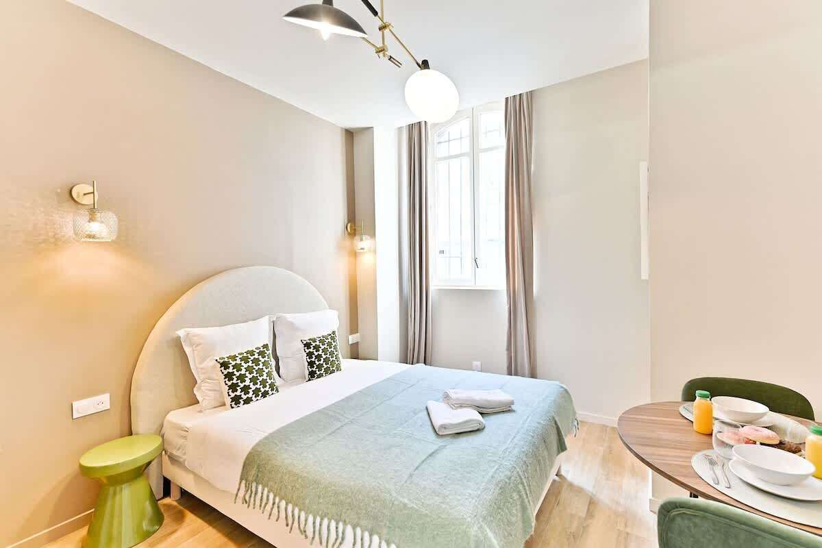 Iron/ironing board, WiFi