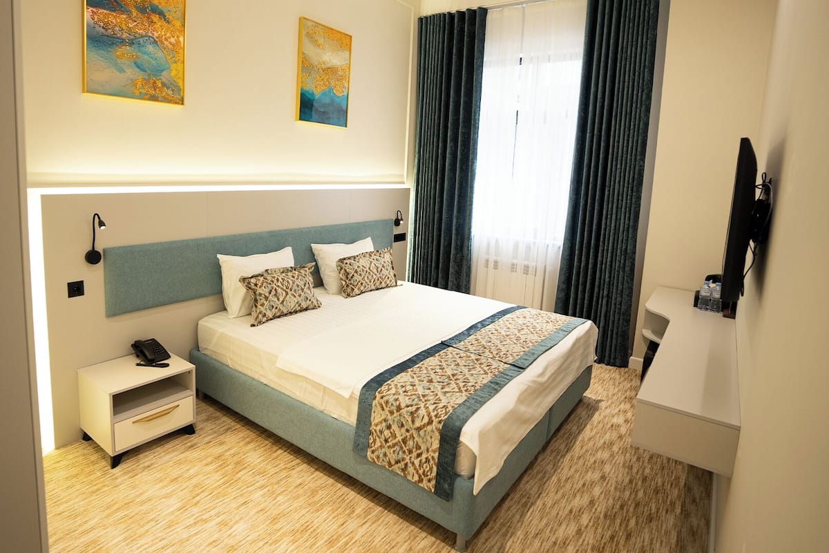 Standard Double or Twin Room, Garden View | In-room safe, desk, laptop workspace, blackout drapes