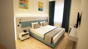 Phòng đôi hoặc 2 giường đơn Tiêu chuẩn, quang cảnh vườn | Két bảo mật tại phòng, bàn, khu vực làm việc phù hợp cho laptop 