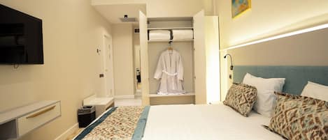 스탠다드 더블룸 또는 트윈룸, 정원 전망 | 객실 내 금고, 책상, 노트북 작업 공간, 암막 커튼