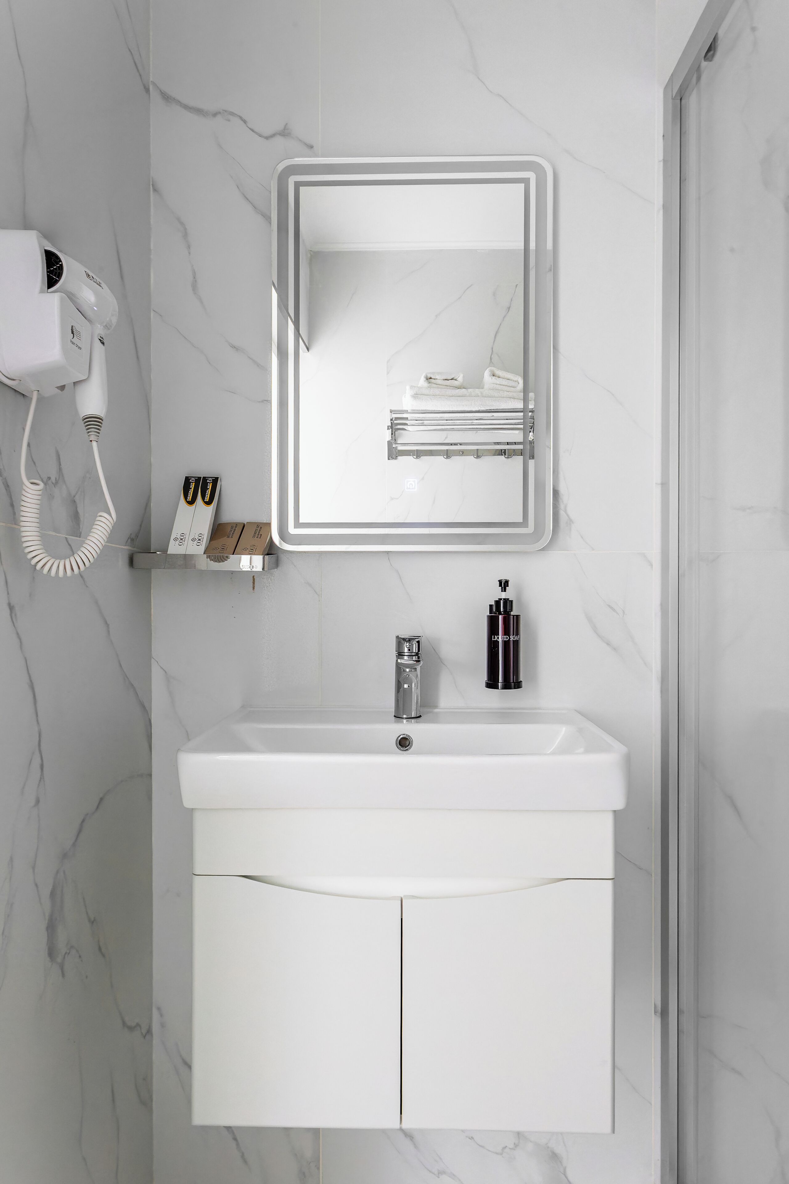 Shower, hair dryer, slippers, bidet