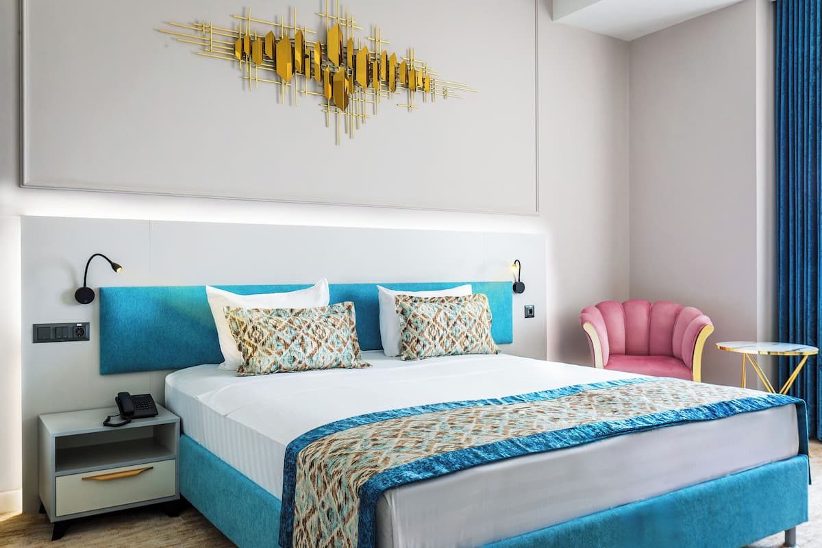 Deluxe Double or Twin Room, City View | In-room safe, desk, laptop workspace, blackout drapes