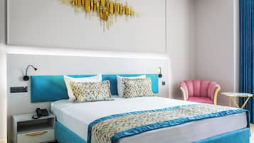 Habitación Deluxe con 1 cama matrimonial o 2 individuales, vista a la ciudad | Caja de seguridad en la habitación y escritorio
