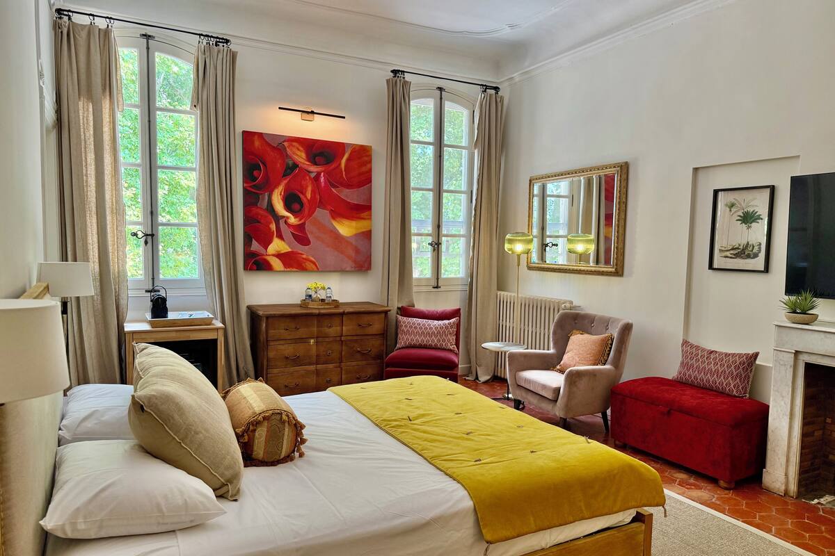 LILY ROOM | Premium bedding, in-room safe, individually decorated