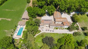 Exterior - Château Saint Perret (Avignon)