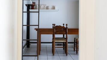 1 Schlafzimmer, BĂŒgeleisen/BĂŒgelbrett, Internetzugang, BettwĂ€sche