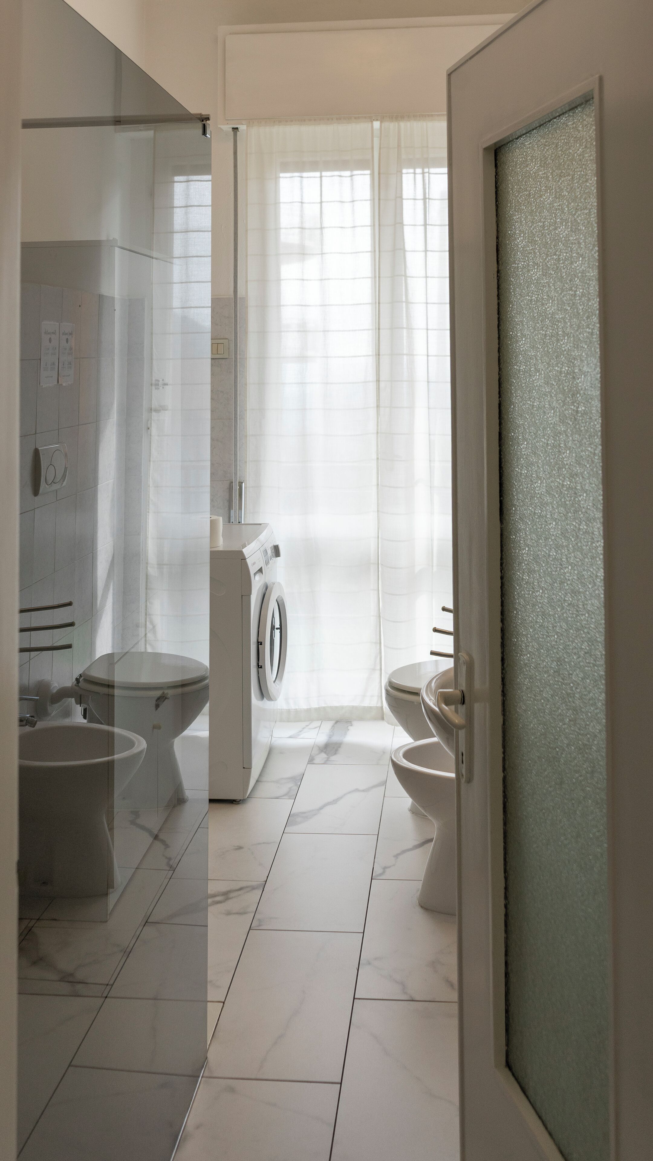 Haartrockner, Handtücher, Toilettenpapier