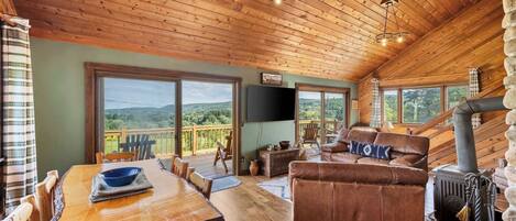 Televisor i llar de foc