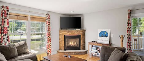 Fernseher, Kamin