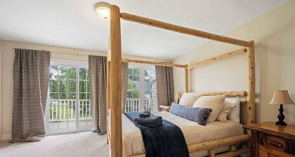 Spacious 4BR Townhome w/ Hot Tub Near Village