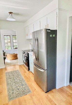 Microondas, horno, placa de cocina, lavavajillas