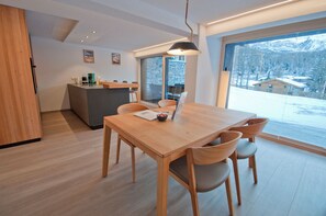 Departamento, vista a la montaña | Comedor