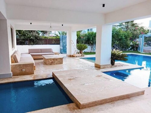 Hacienda White 6-BR Villa