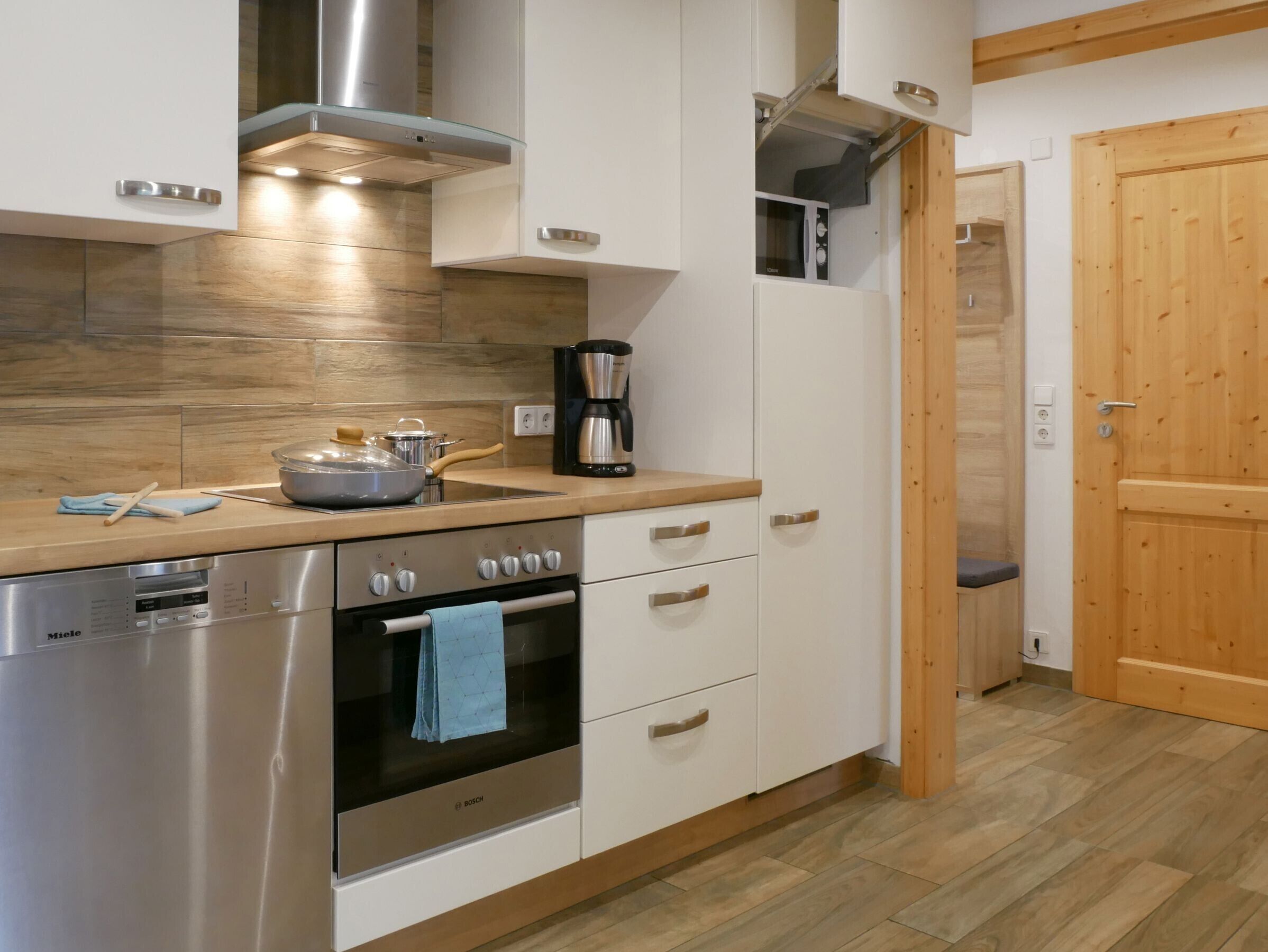 Refrigerador, microondas, horno, placa de cocina