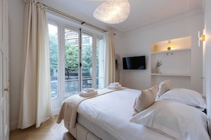 Apartment | 2 bedrooms, laptop workspace, iron/ironing board, bed sheets - Charming Flat - 2bd/6p - Passy / Eiffel Tower (Paris)