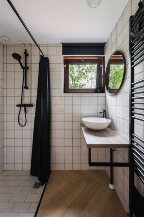 Towels, soap, toilet paper - Vacation home on Lake Veere (Wolphaartsdijk)