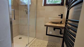 HandtĂŒcher, Seife, Toilettenpapier