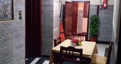 La Perle - Accogliente Appartamento con Cucina e WiFi Gratuito a MeknĂšs