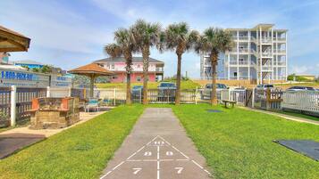 Condo, 3 Bedrooms | Property grounds