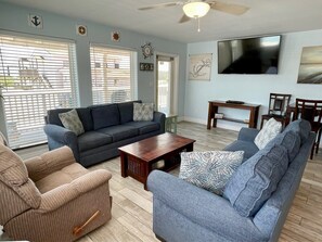 Condo, 3 Bedrooms | Living area