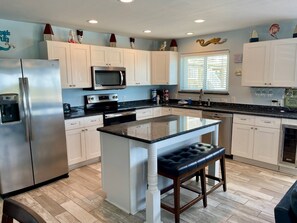 Condo, 3 Bedrooms | Private kitchen