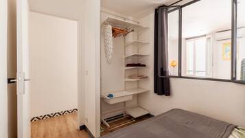 1 soveværelse, strygejern/strygebræt, sengetøj