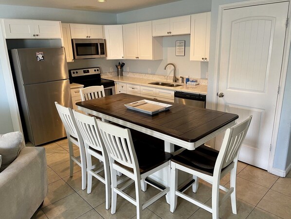 Condo, 3 Bedrooms | Private kitchen