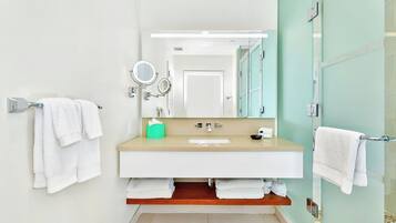 Toallas, jabón, papel de baño