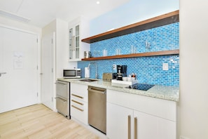 Stovetop, dishwasher, coffee/tea maker