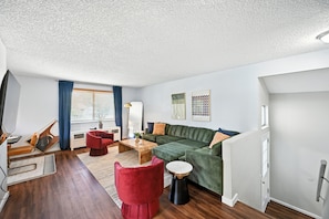 House, 4 Bedrooms | Living area