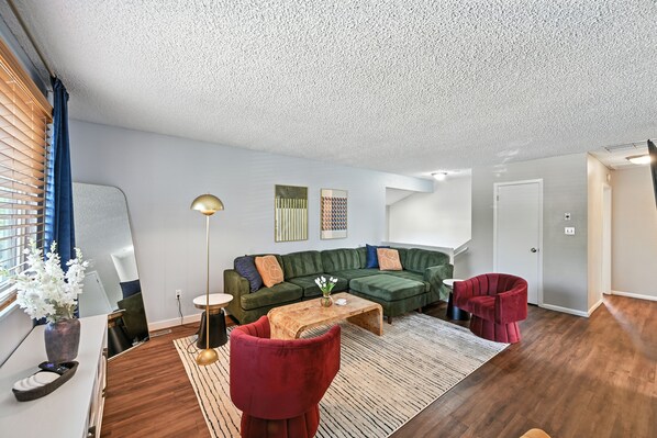 House, 4 Bedrooms | Living area | Smart TV, streaming services